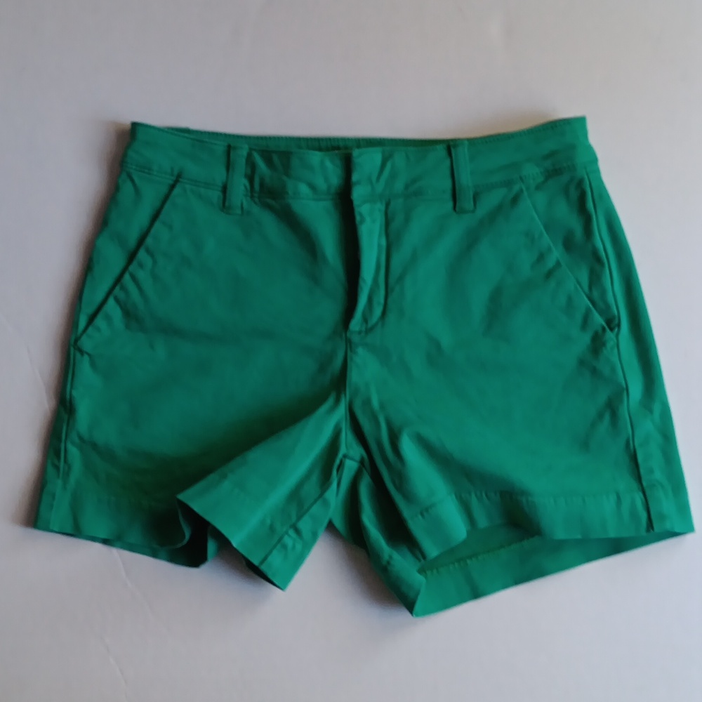 VBRANT GREEN WOMEN'S SHORTS SIZE 2